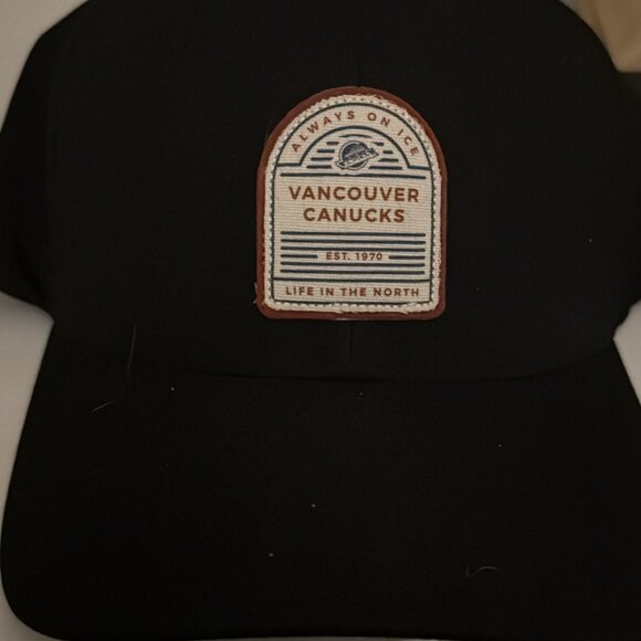 Canucks hat - Picture 2 of 2